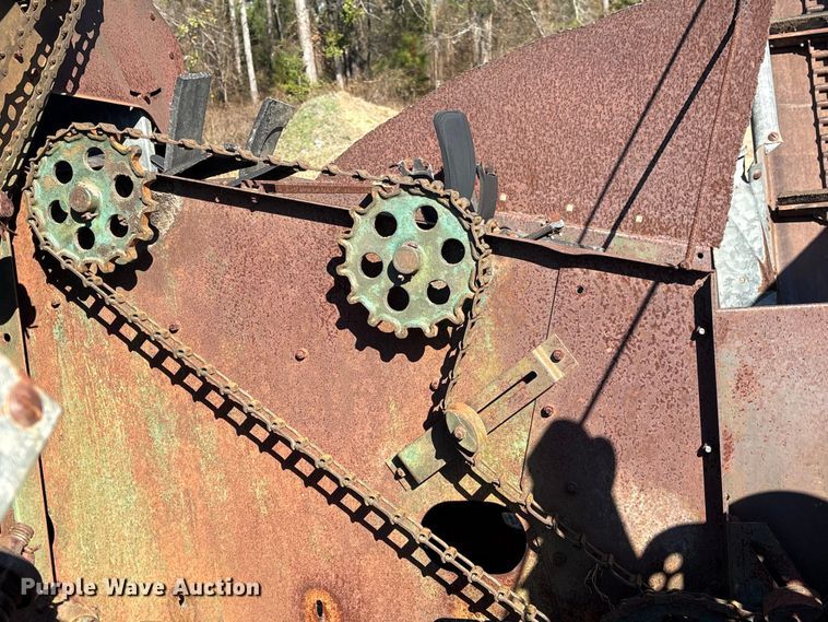 image for item EF0982 AVCO New Idea corn picker