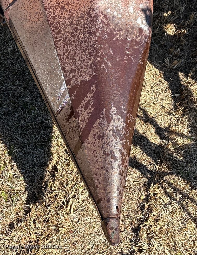 image for item EF0982 AVCO New Idea corn picker