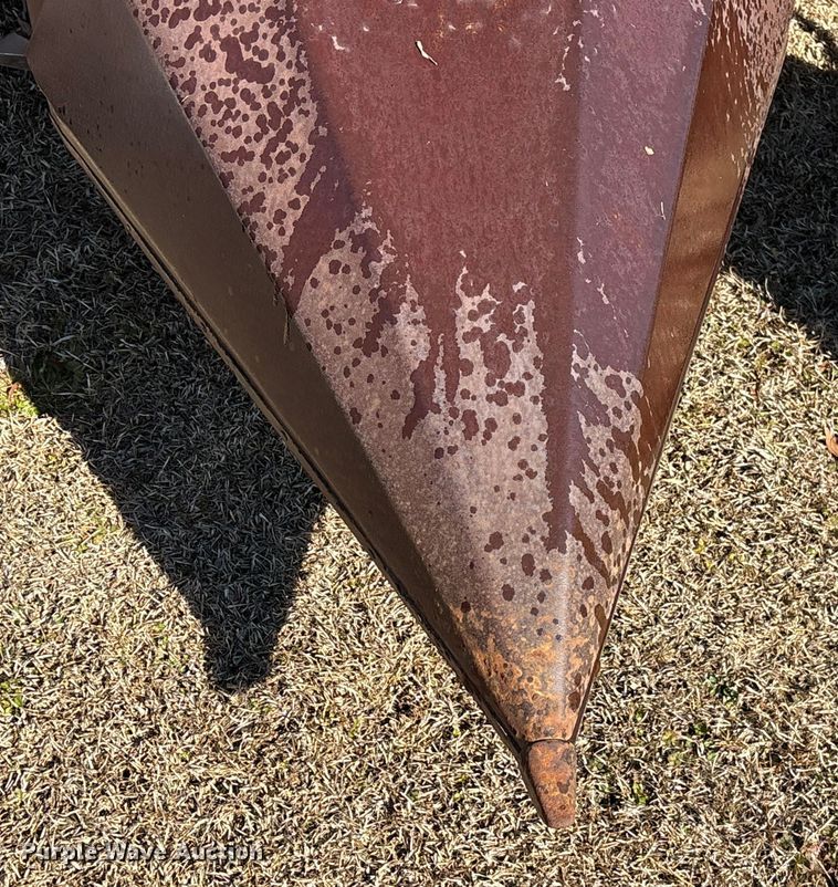 image for item EF0982 AVCO New Idea corn picker