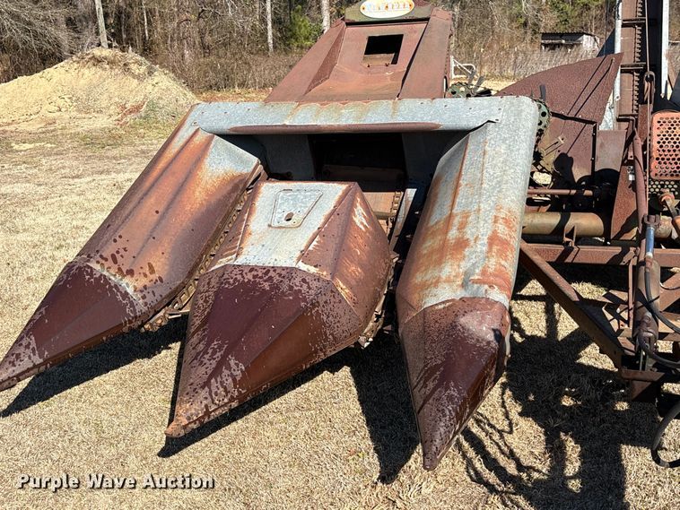 image for item EF0982 AVCO New Idea corn picker