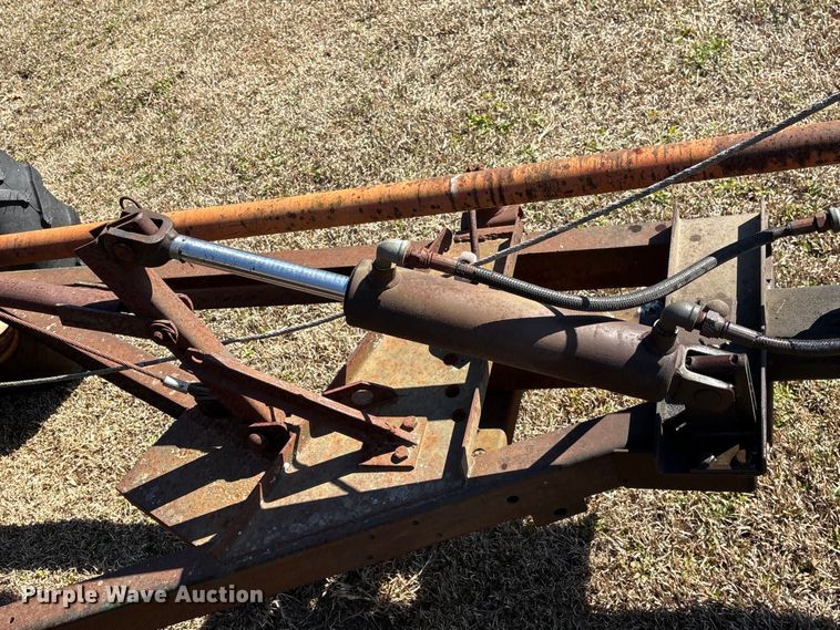 image for item EF0982 AVCO New Idea corn picker