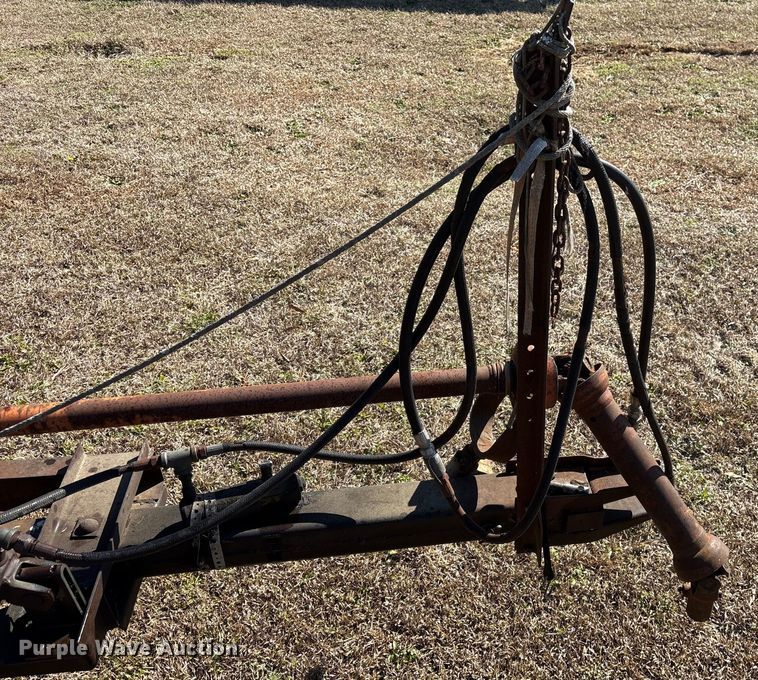 image for item EF0982 AVCO New Idea corn picker