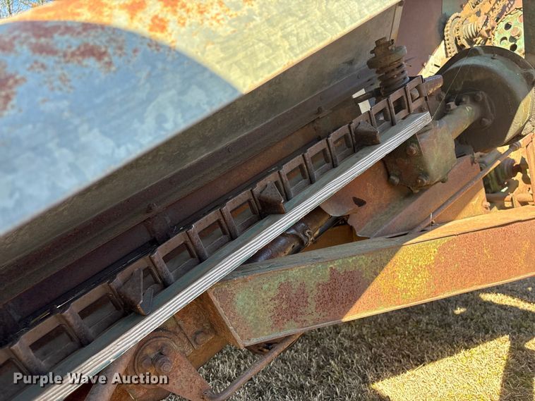 image for item EF0982 AVCO New Idea corn picker