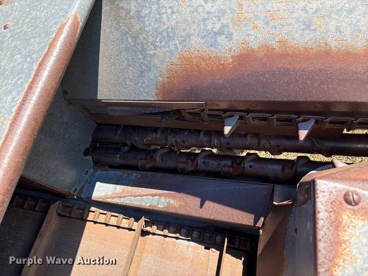 image for item EF0982 AVCO New Idea corn picker