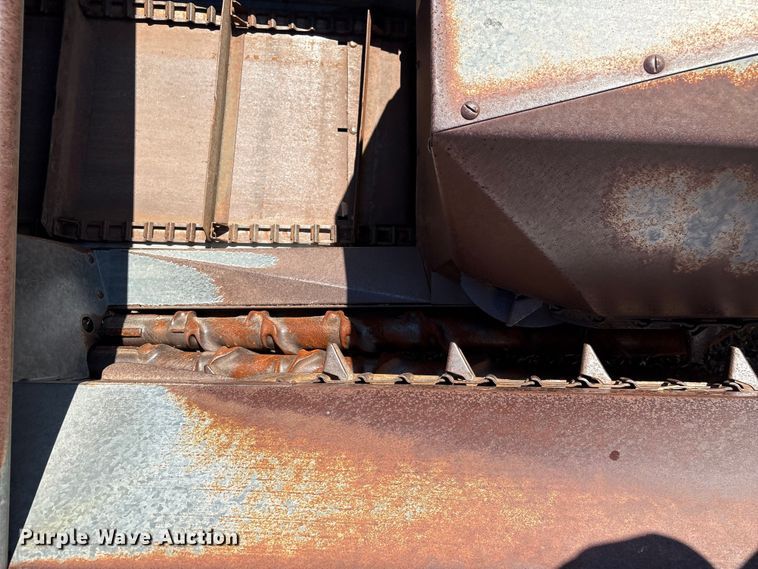 image for item EF0982 AVCO New Idea corn picker