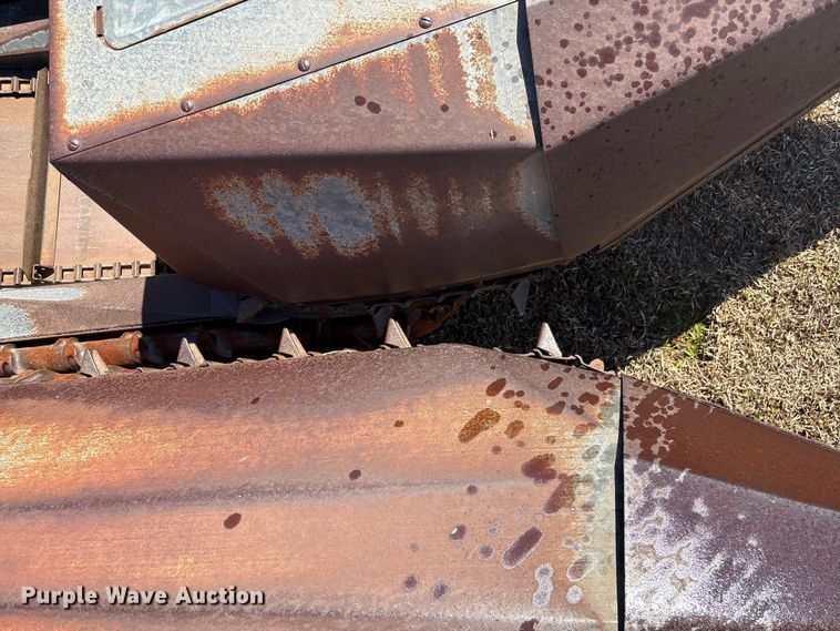 image for item EF0982 AVCO New Idea corn picker