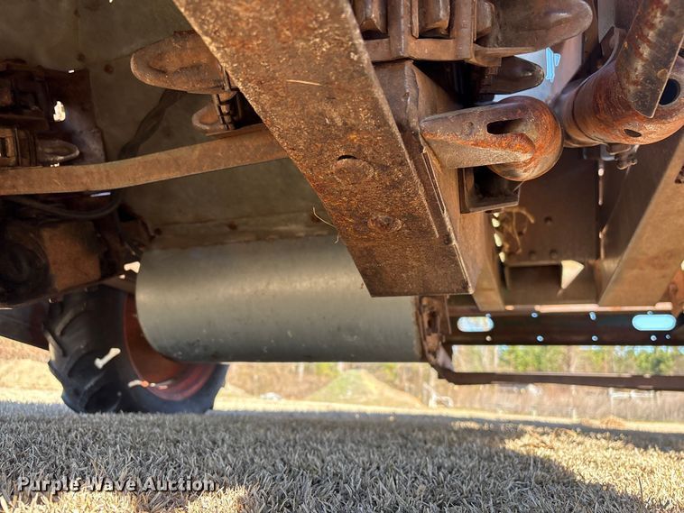 image for item EF0982 AVCO New Idea corn picker