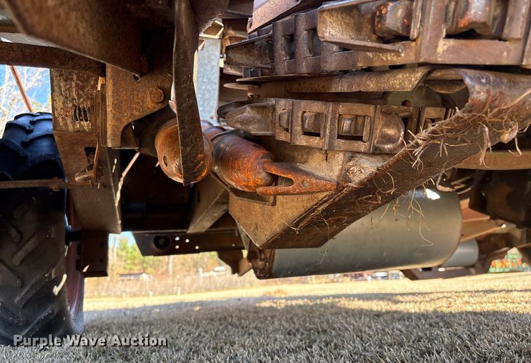 image for item EF0982 AVCO New Idea corn picker