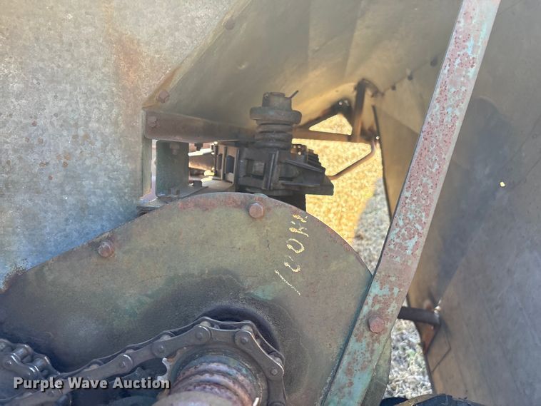 image for item EF0982 AVCO New Idea corn picker