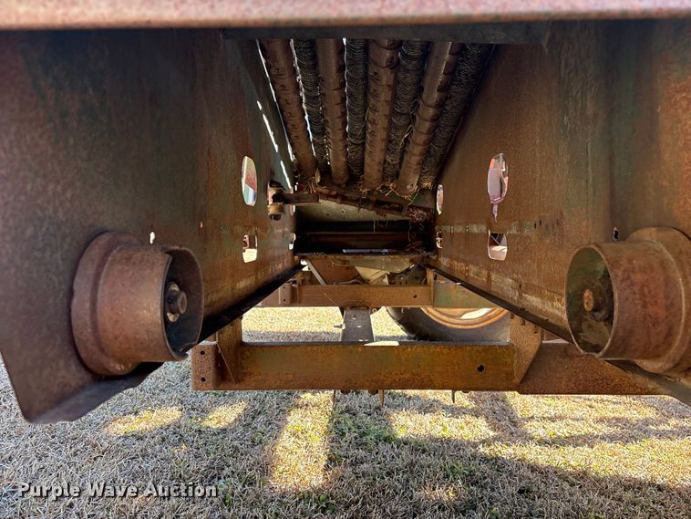 image for item EF0982 AVCO New Idea corn picker