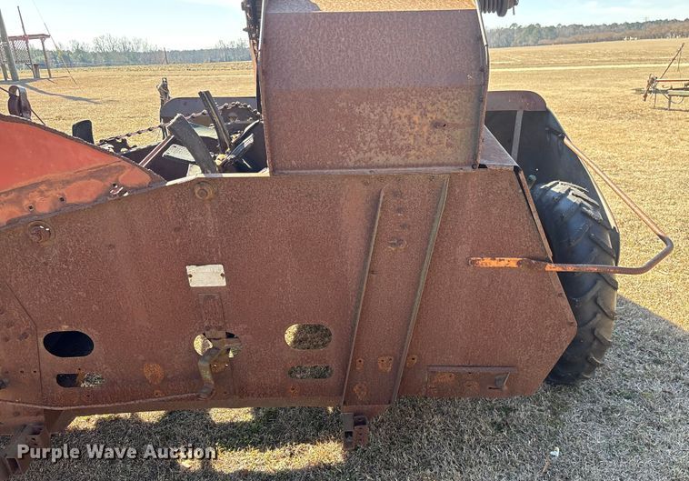 image for item EF0982 AVCO New Idea corn picker