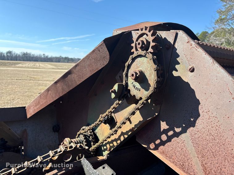 image for item EF0982 AVCO New Idea corn picker