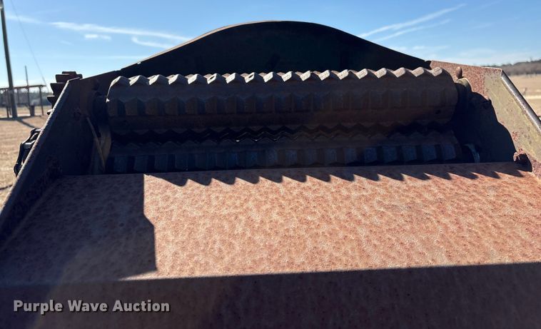 image for item EF0982 AVCO New Idea corn picker