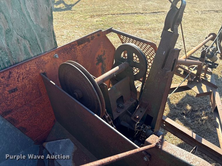 image for item EF0982 AVCO New Idea corn picker