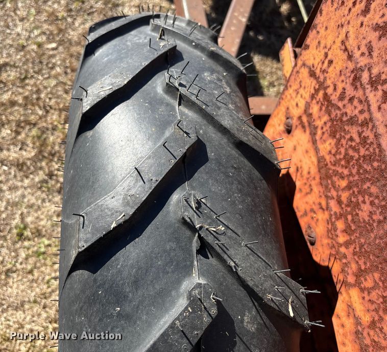 image for item EF0982 AVCO New Idea corn picker