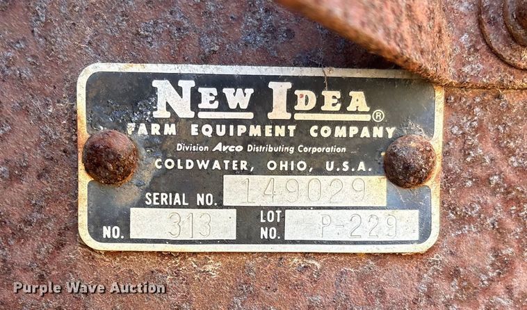 image for item EF0982 AVCO New Idea corn picker