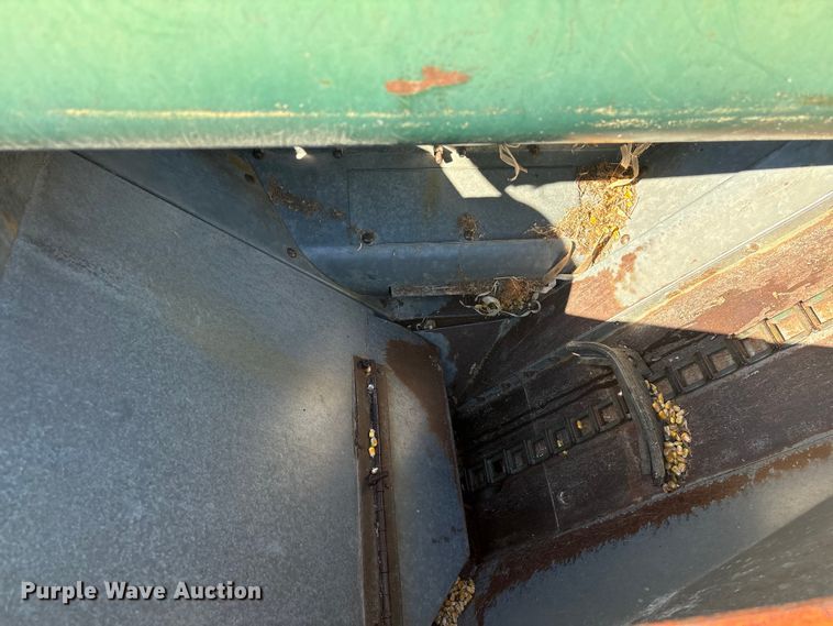 image for item EF0983 AVCO New Idea P505 corn picker