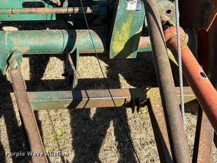 image for item EF0983 AVCO New Idea P505 corn picker