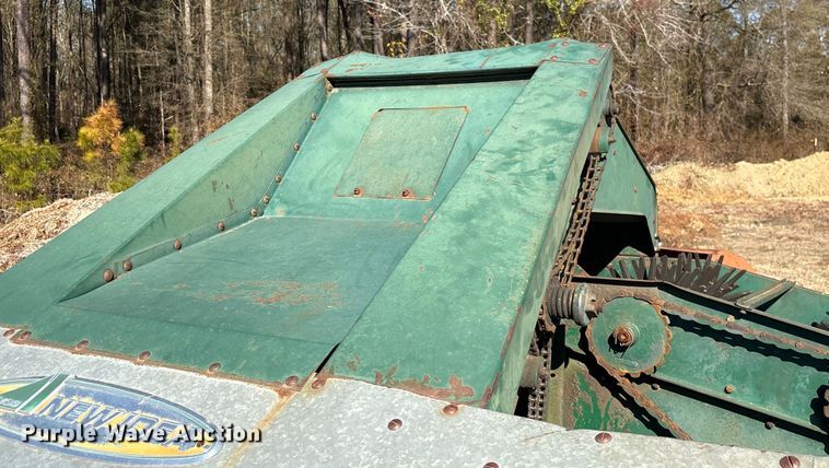 image for item EF0983 AVCO New Idea P505 corn picker