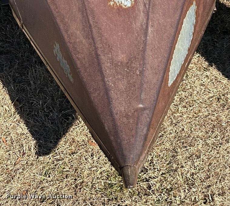 image for item EF0983 AVCO New Idea P505 corn picker