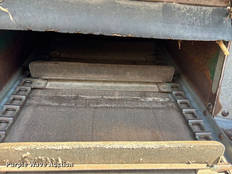 image for item EF0983 AVCO New Idea P505 corn picker