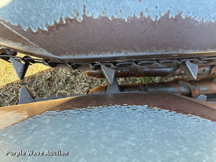 image for item EF0983 AVCO New Idea P505 corn picker