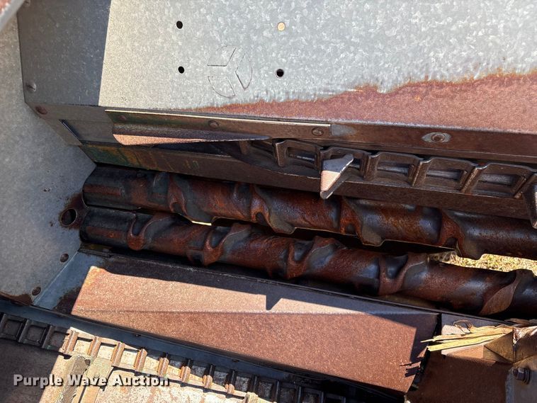 image for item EF0983 AVCO New Idea P505 corn picker