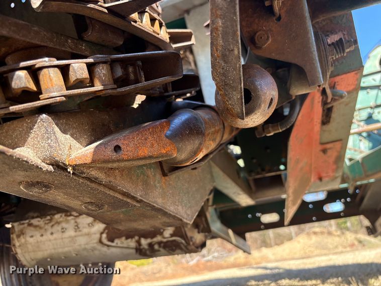 image for item EF0983 AVCO New Idea P505 corn picker