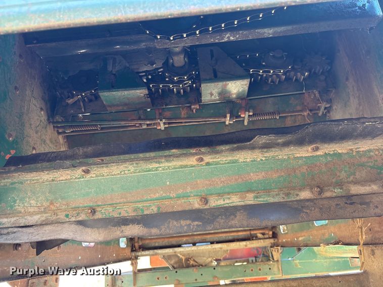 image for item EF0983 AVCO New Idea P505 corn picker