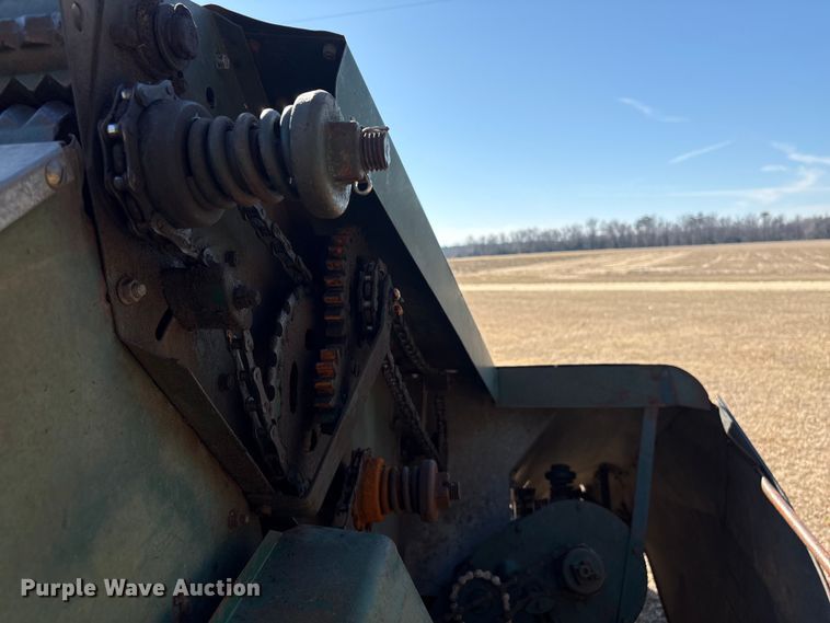 image for item EF0983 AVCO New Idea P505 corn picker