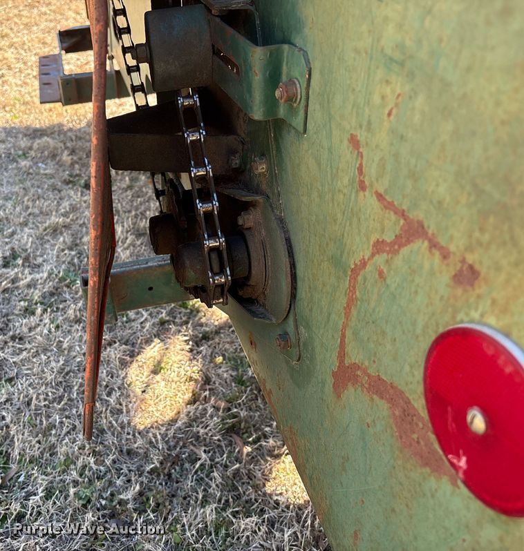 image for item EF0983 AVCO New Idea P505 corn picker