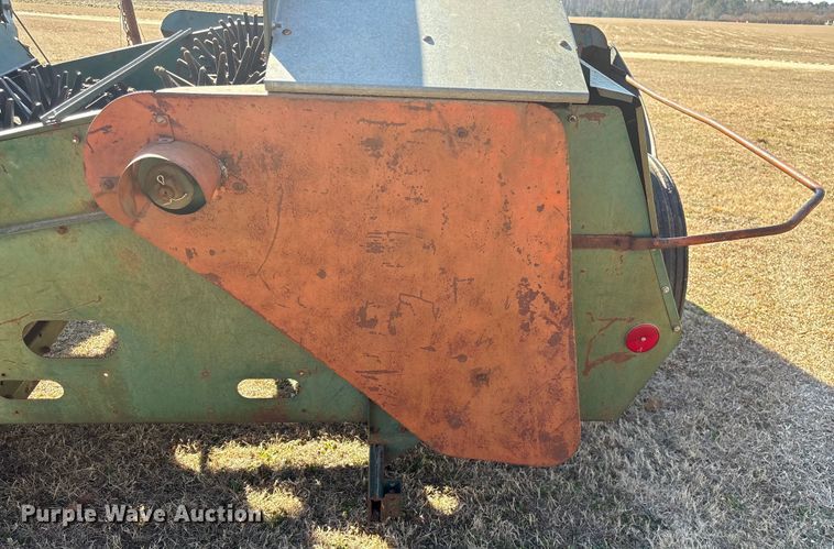 image for item EF0983 AVCO New Idea P505 corn picker