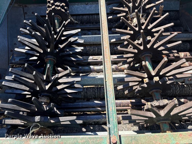 image for item EF0983 AVCO New Idea P505 corn picker