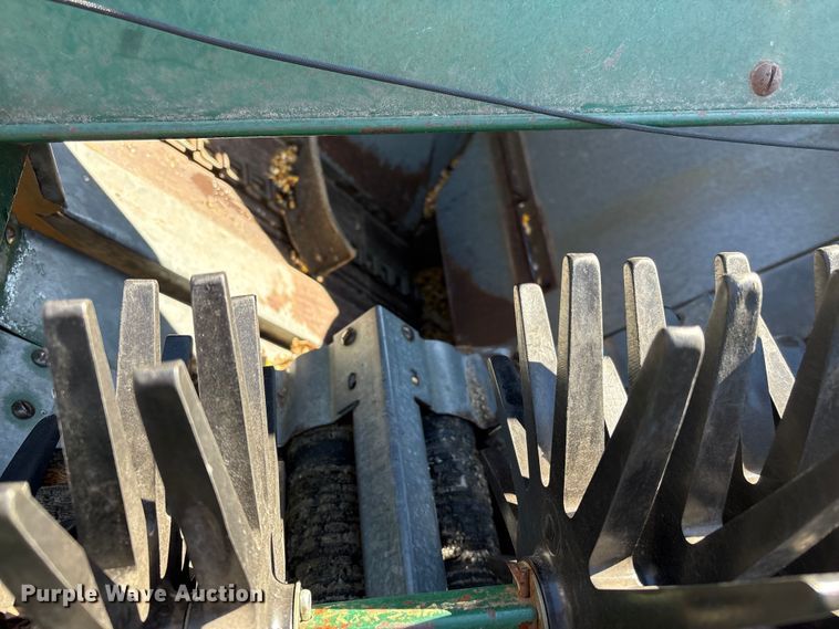 image for item EF0983 AVCO New Idea P505 corn picker