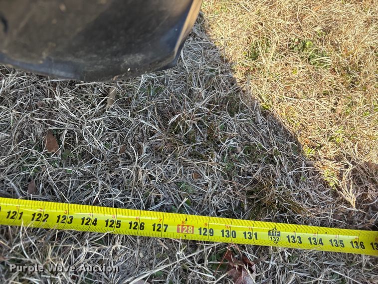 image for item EF0983 AVCO New Idea P505 corn picker