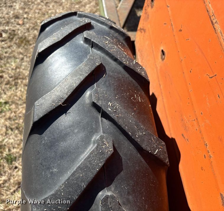 image for item EF0983 AVCO New Idea P505 corn picker