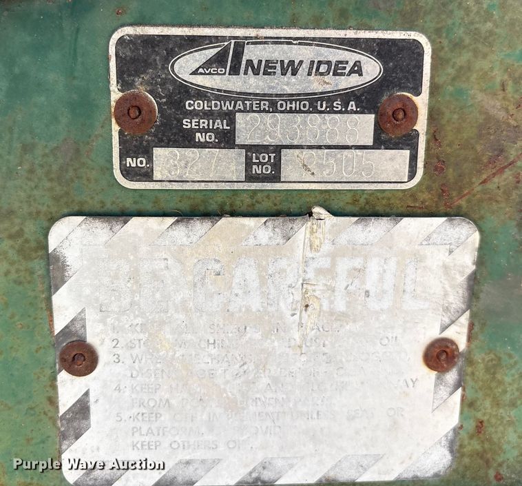 image for item EF0983 AVCO New Idea P505 corn picker