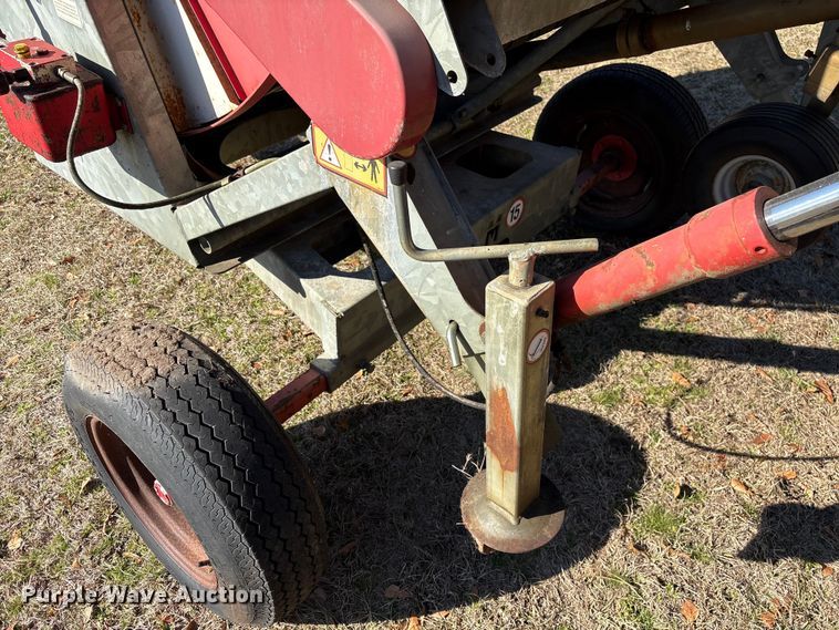 image for item EF0985 2005 RM 570 GX irrigation reel