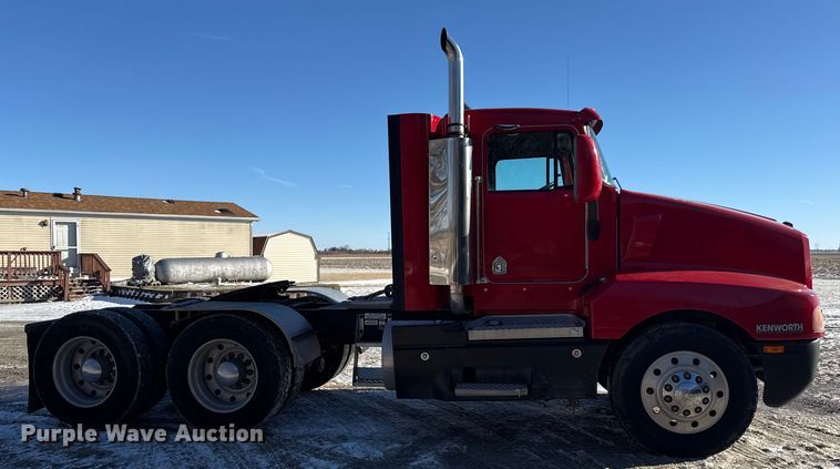 image for item EF2321 1998 Kenworth T600 semi truck