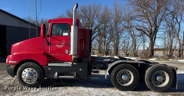 image for item EF2321 1998 Kenworth T600 semi truck