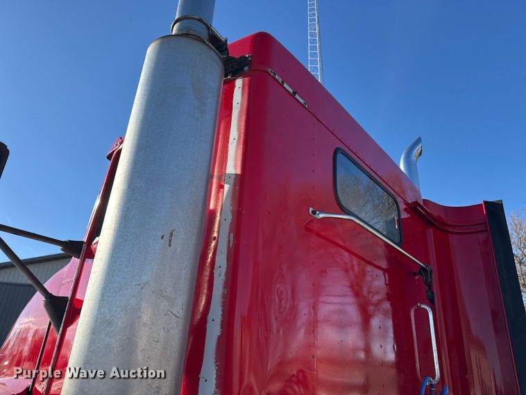 image for item EF2321 1998 Kenworth T600 semi truck