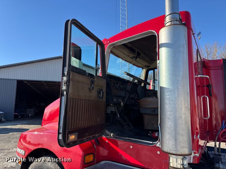 image for item EF2321 1998 Kenworth T600 semi truck