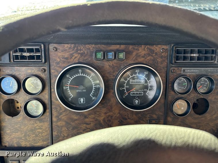 image for item EF2321 1998 Kenworth T600 semi truck