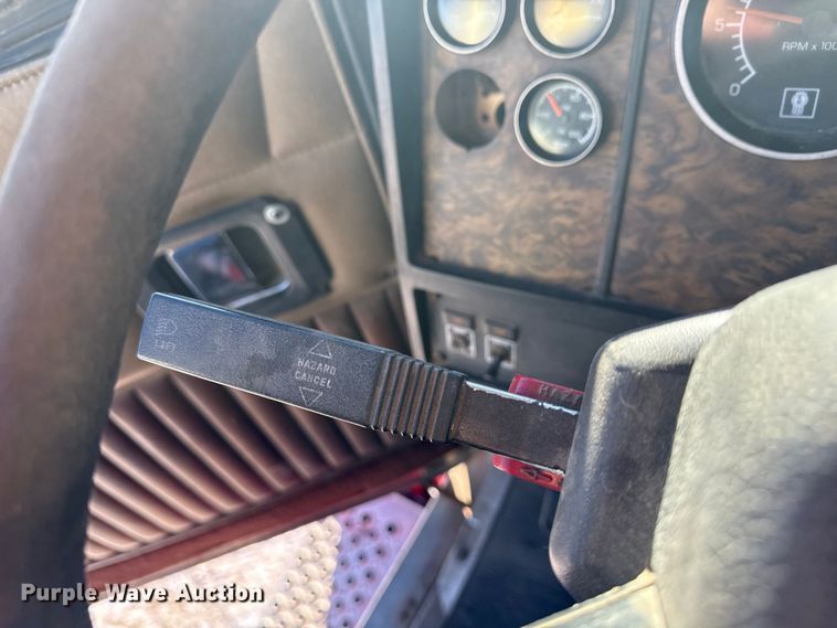 image for item EF2321 1998 Kenworth T600 semi truck