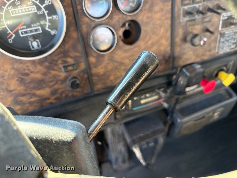 image for item EF2321 1998 Kenworth T600 semi truck