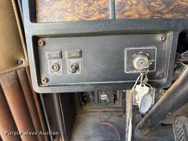 image for item EF2321 1998 Kenworth T600 semi truck