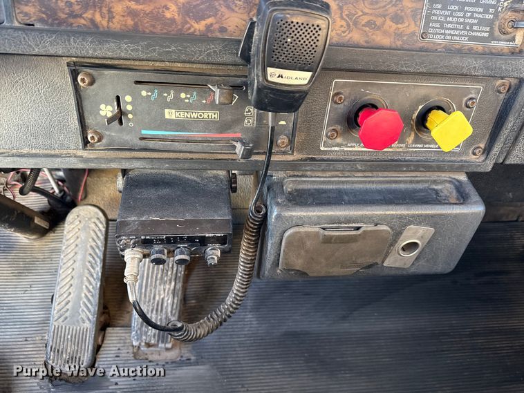 image for item EF2321 1998 Kenworth T600 semi truck