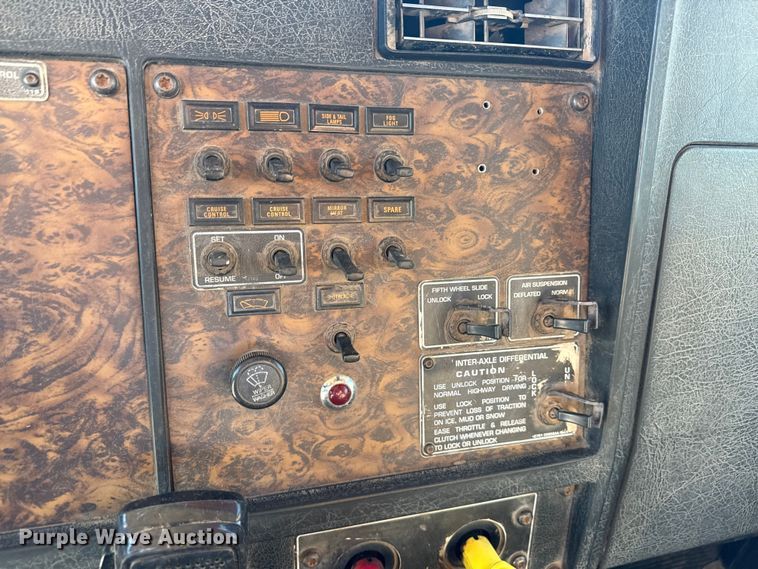 image for item EF2321 1998 Kenworth T600 semi truck