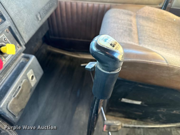 image for item EF2321 1998 Kenworth T600 semi truck