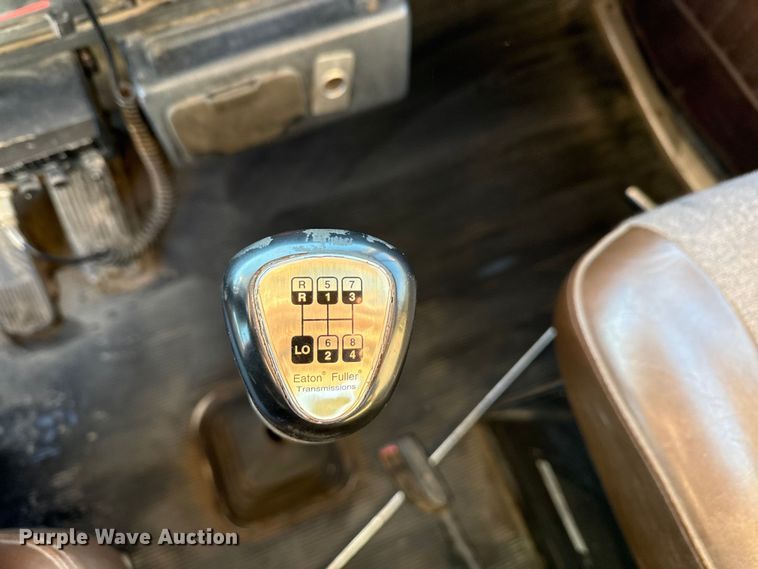 image for item EF2321 1998 Kenworth T600 semi truck